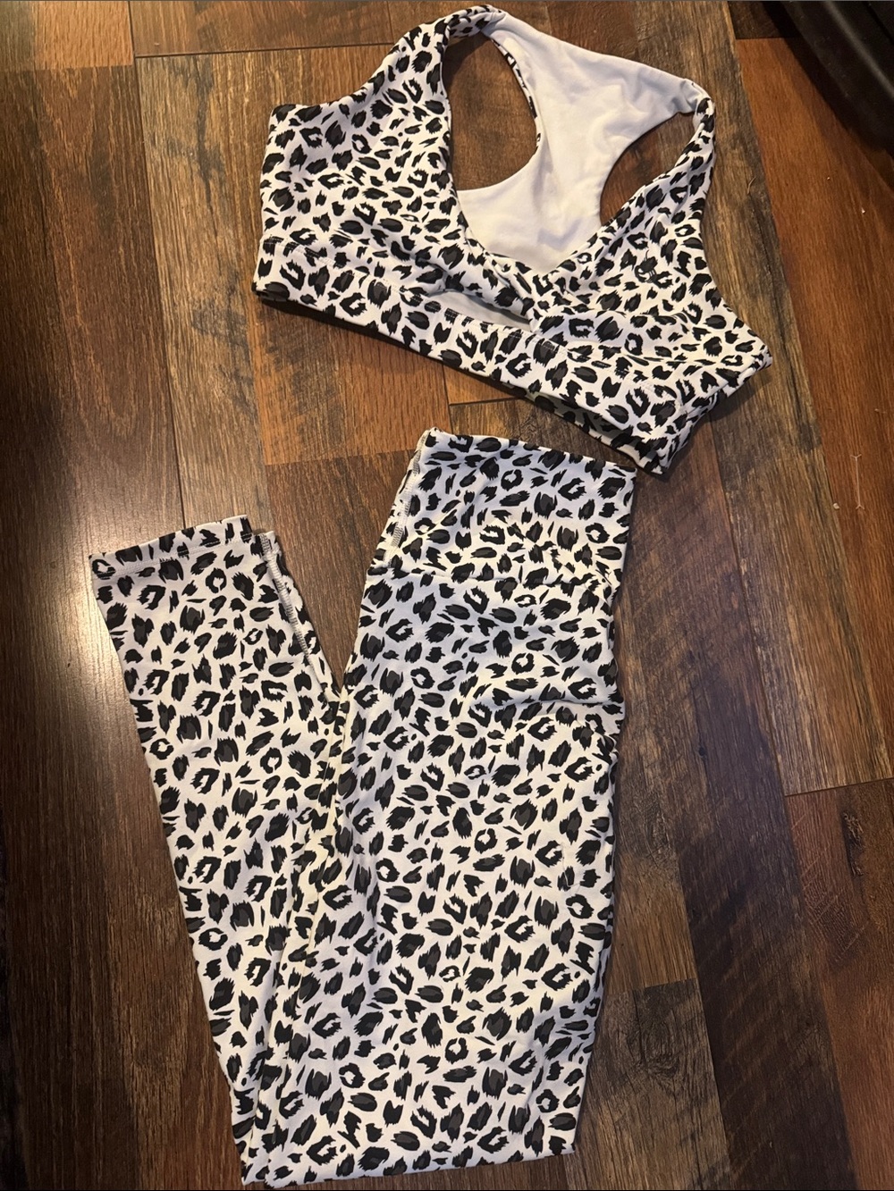 Leopard Print Front Knot Sports Bra & Leggings Set - Black & White